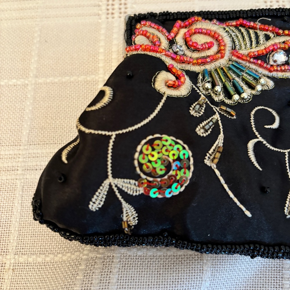 *SOLD* Vintage 90s ALDO Beaded and Sequin Clutch - Picture 7 of 8